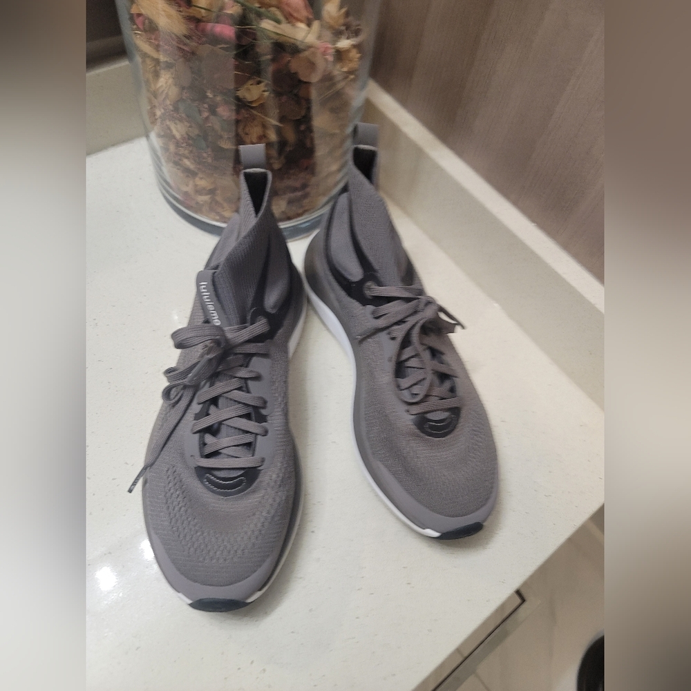 lululemon athletica chargefeel mid Gray Sneakers